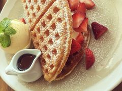 -ROAST coffee & eatery