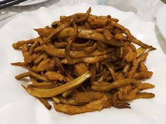 鲜茶树菇炒肉丝-马凯餐厅(地安门店)