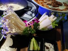 -三人行骨头王火锅(长寿店)