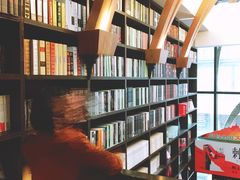 -钟书阁(松江泰晤士小镇店)