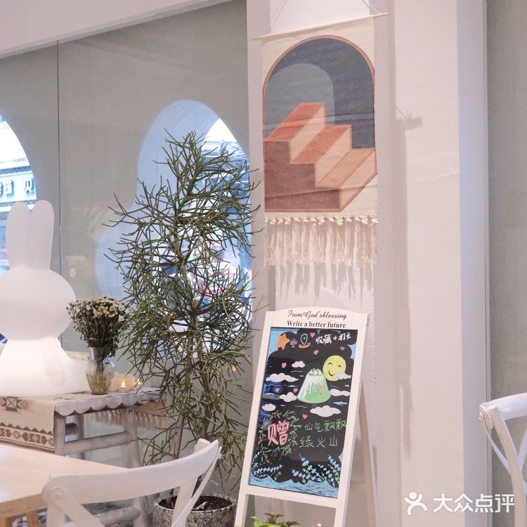 厦门新晋平价泰国餐厅|奶油ins风音乐厨房