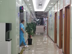 -茂菊口腔连锁(浦东南路店)