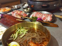 -围炉肉舍•炭烤活鳗•丹东海鲜烤肉(步行街店)