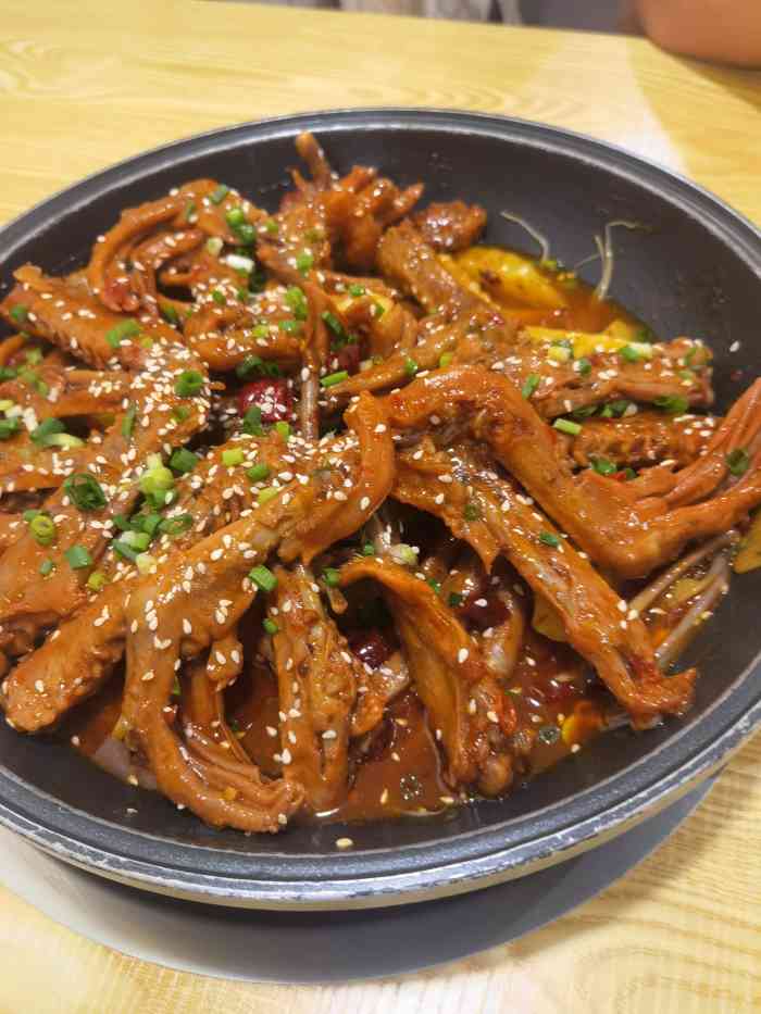 丫恋锅鸭爪爪(白云店)-"环境:在云泰广场三楼,电梯直达方便,店环.
