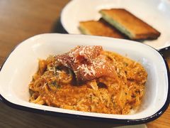 三文鱼罗勒番茄扁面-HELLO 27 意面·沙拉·帕尼尼