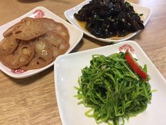 凉拌豆苗-老班长手工灌汤包老店(东山店)