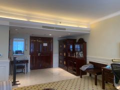 -深圳富苑皇冠假日套房酒店