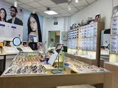 -天空之镜眼镜店蔡司依视路配镜授权零售店(望京颐堤港店)