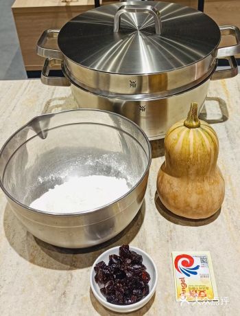 焖1分钟再开盖即可。夏天配点绿豆汤或稀饭，清爽可口！