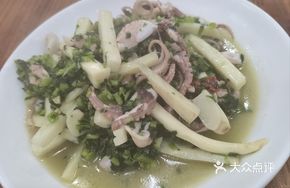 Stir-fried Squid with Pickled Mustard Greens and Bamboo Shoots
