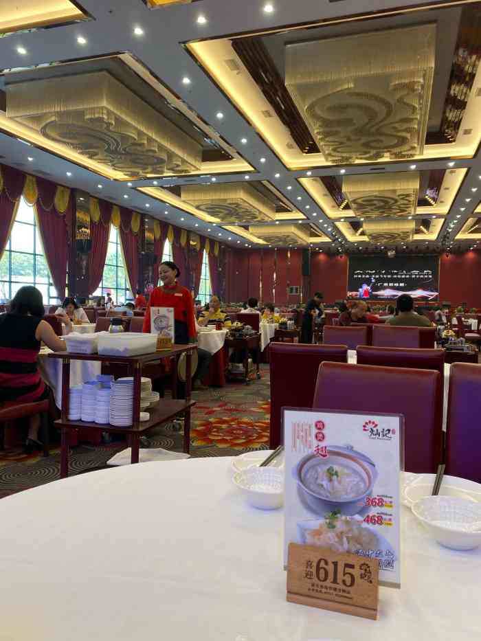 灿记食府-"位置好找,也方便停车.里面有一个超大的厅.