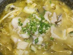 -渝是乎酸菜鱼(龙旗购物中心店)