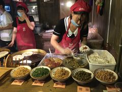 梨大爷粑粑-罍+村卤菜摊(罍街店)