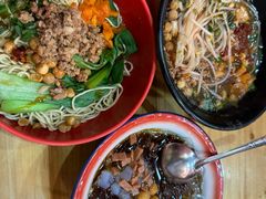 -爆炸头阿姨小四川正宗川味小吃(无任何分店)