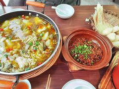 -有红鸡毛店·川菜(建设路店)