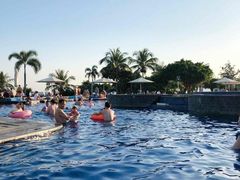 -亚龙湾亚泰商业街