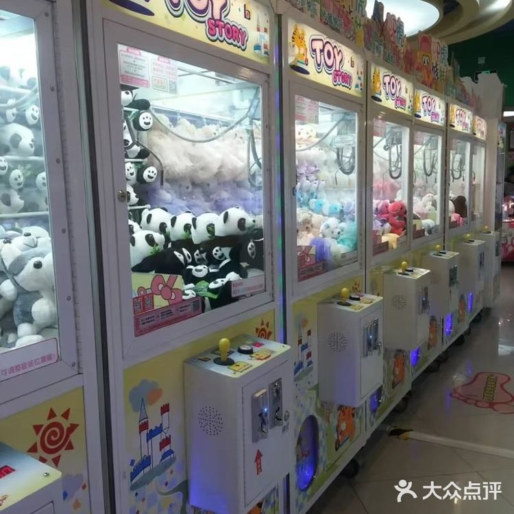 禁烟，适合小年轻们玩耍。位置很好找，就在三峡广场炫地