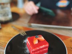 红丝绒慕斯蛋糕-良木缘咖啡西餐(新城市广场店)
