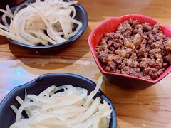 -丽虹云南过桥米线(兴工街店)