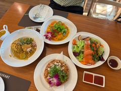 -Chom Cafe and Restaurant