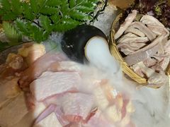 -洪氏嗨捞·广东猪肚鸡·椰子鸡火锅(西咸万象城店)