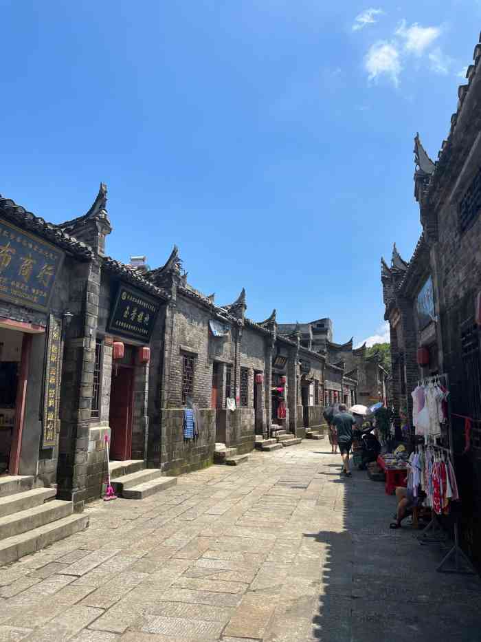 七里坪长胜街-"今天来到红军第四方面军的诞生地,瞻仰一下.