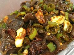 青椒炒牛肝菌-炊烟小炒黄牛肉(东庆街店)