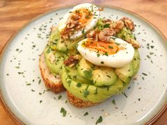 牛油果煮蛋吐司-RAC BAR(安福路店)