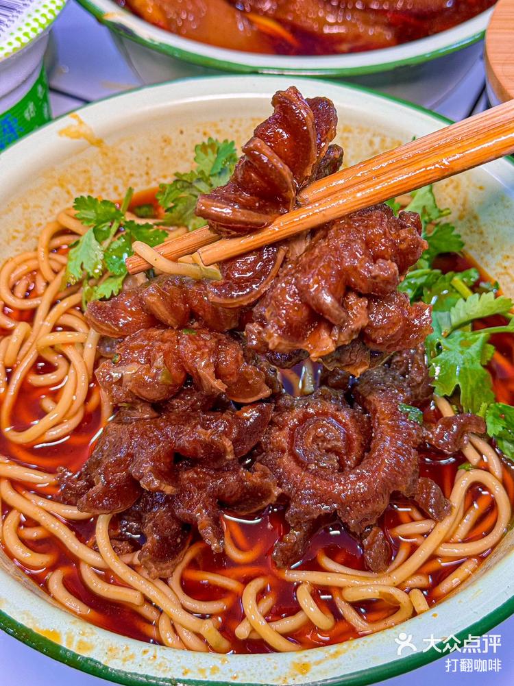 来龙头寺就为这口牛肉面太补人了