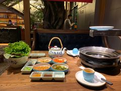 -明洞阿姨·韩式酱蟹烤肉·创意料理(三元桥店)