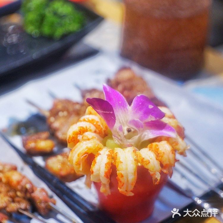 左手撸串右手龙虾！🦞明星打卡的新晋夜宵胜地