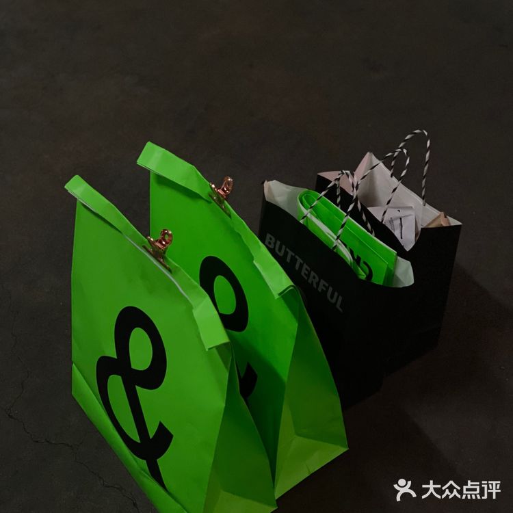 新年来三里屯B&C领取专属绿袋子吧💚🤎