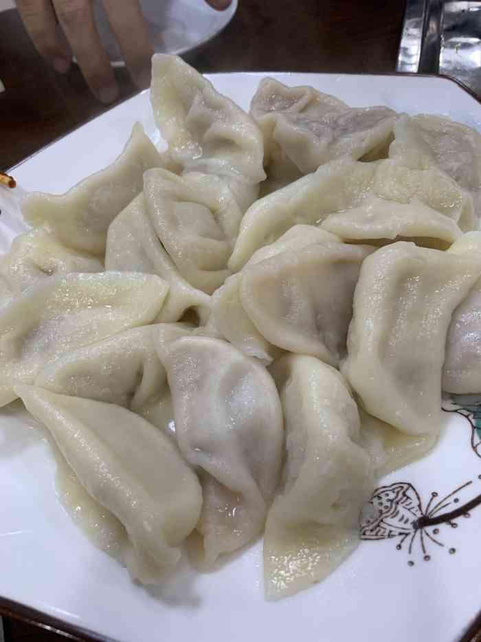 东北三泉烧烤水饺-"新开的烧烤店,老板是纯东北哈尔滨人,说话.