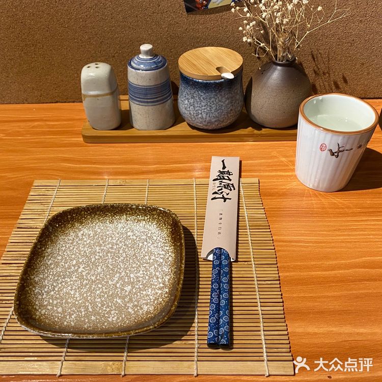 不然到饭点就要排队咯。也可以提前到公众号预约排号