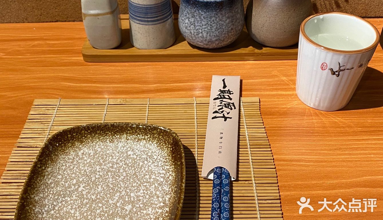 不然到饭点就要排队咯。也可以提前到公众号预约排号
