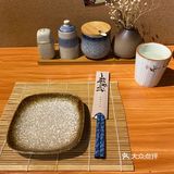 不然到饭点就要排队咯。也可以提前到公众号预约排号