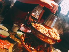 -沪小二炭火蛙锅(淮海中路美食不夜城店)