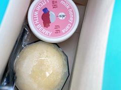 咸蛋黄流心雪媚娘-迦南(杭州东站万象汇店)