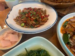 -有红鸡毛店·川菜(建设路店)