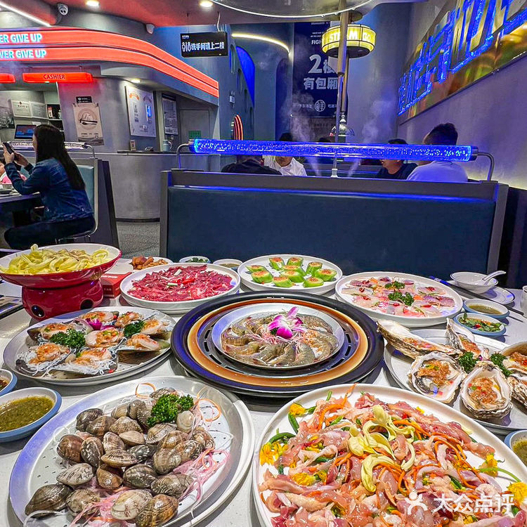 广东人吃海鲜追求一个“鲜”字蒸汽火锅吃过的人都懂