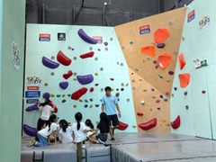-蓝天攀岩-青少年训练(罗湖益田假日广场店)