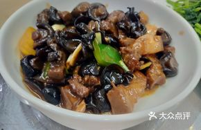 Mini Mushroom Stewed with Pork Belly