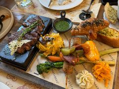 -Mark&Mars Restaurant