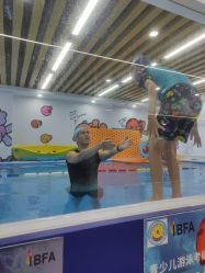 -熊小米专业儿童游泳馆