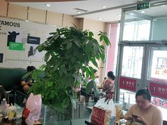 大堂-李先生牛肉面大王(营口大润发店)