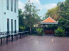 -Neary Khmer Restaurant