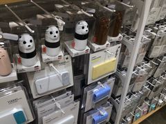 -名创优品(北京新中关购物中心地铁层店)