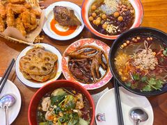 -爆炸头阿姨小四川正宗川味小吃(无任何分店)