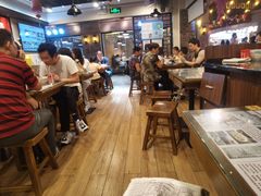 大堂-双燕楼·手工馄饨·汤面小吃(世纪汇店)