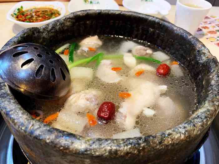 墨脱石锅椰子鸡(大东海店)